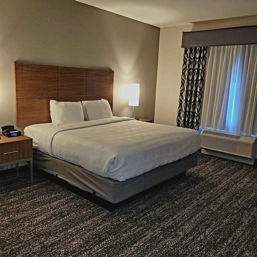 Best Western Plus Coachella Valley Inn & Suites Cathedral City Bilik gambar